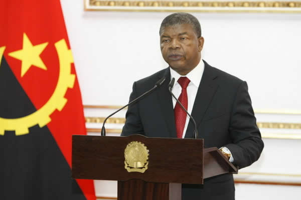 Diplomatas angolanos vão rodar mais nos postos para 